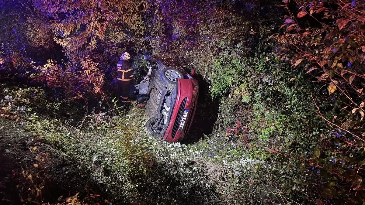 Zonguldak’ta Otomobil Su Kanalına Devrildi