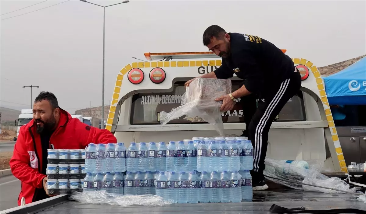 Savaş Demirel’den Suriyeli Çocuklara Yardım